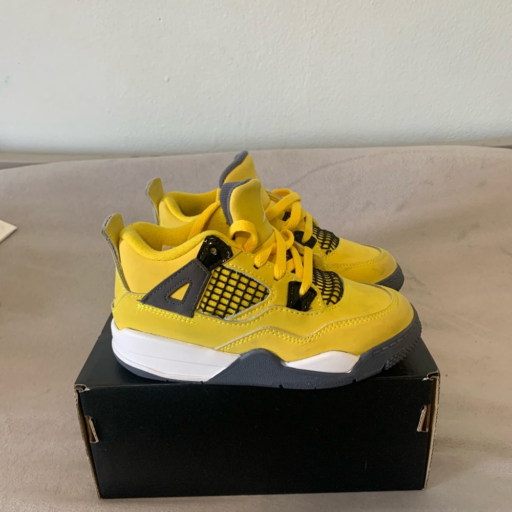 Toddler Retro Jordan Sneakers